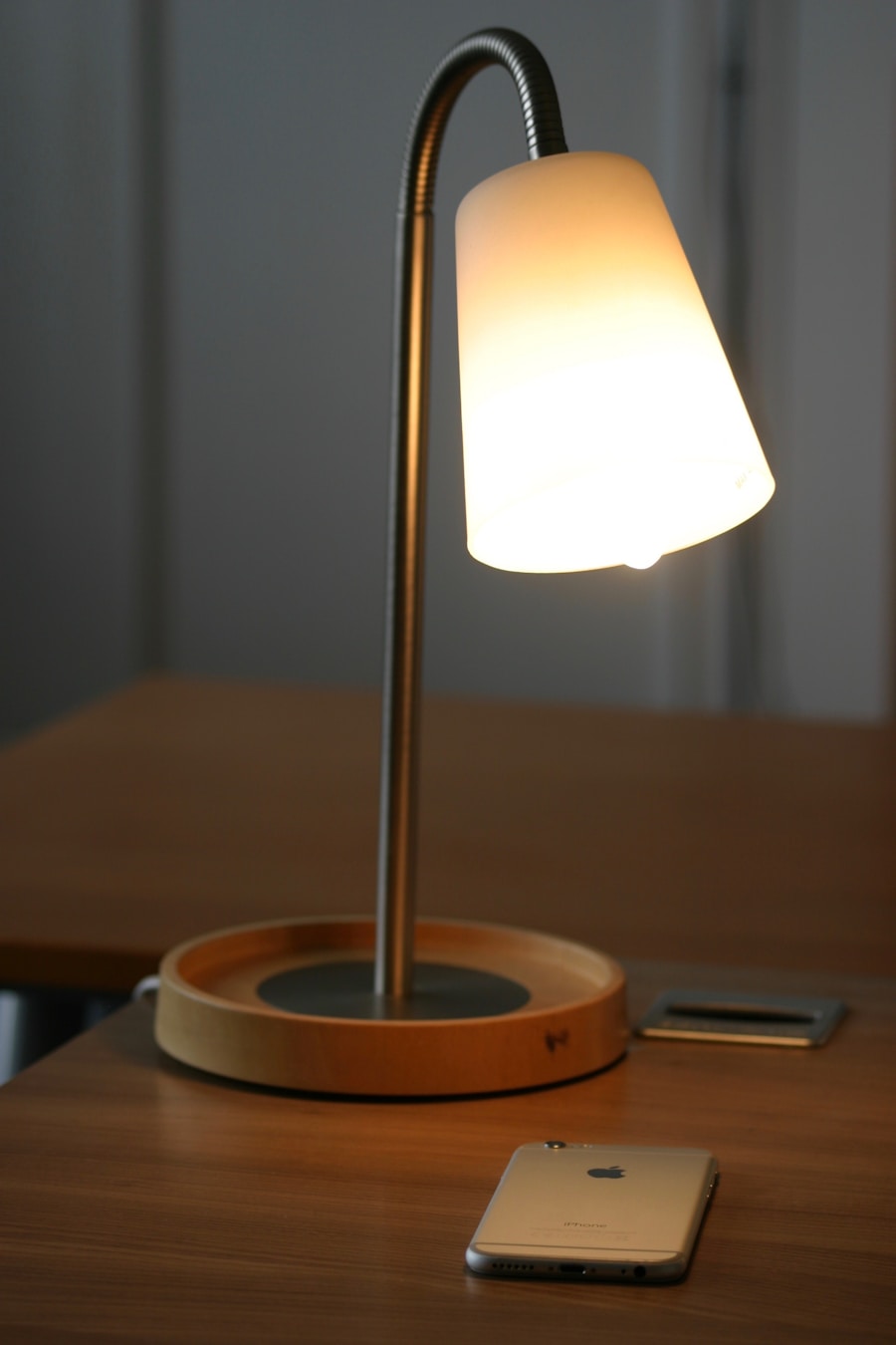 Photo Ceramic table lamp, suitable for living room